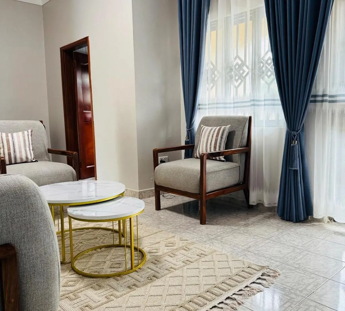 15 Min Walk To Acacia Mall 1Br On Mawanda Rd Kampala 0*,