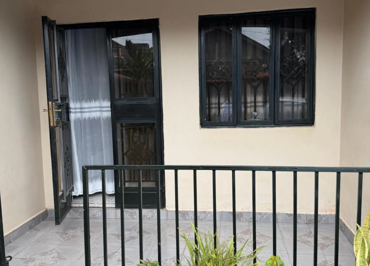 15 Min Walk To Acacia Mall 1Br On Mawanda Rd Kampala Ouganda